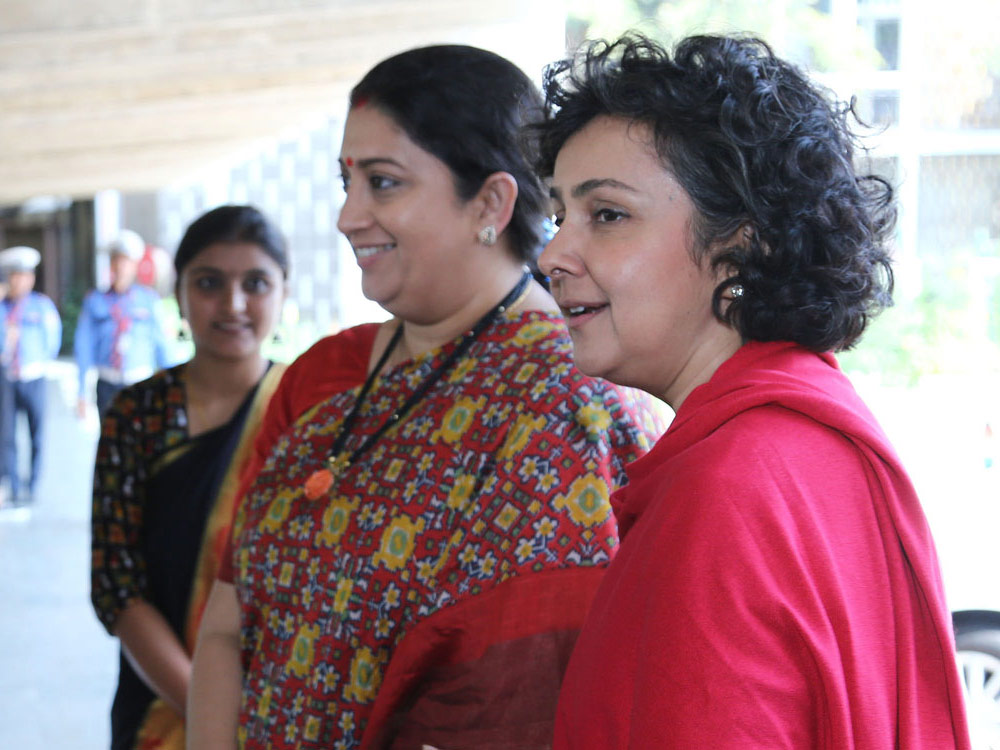 Ms Payal welcoming Hon'ble minister of Textiles Smriti Irani